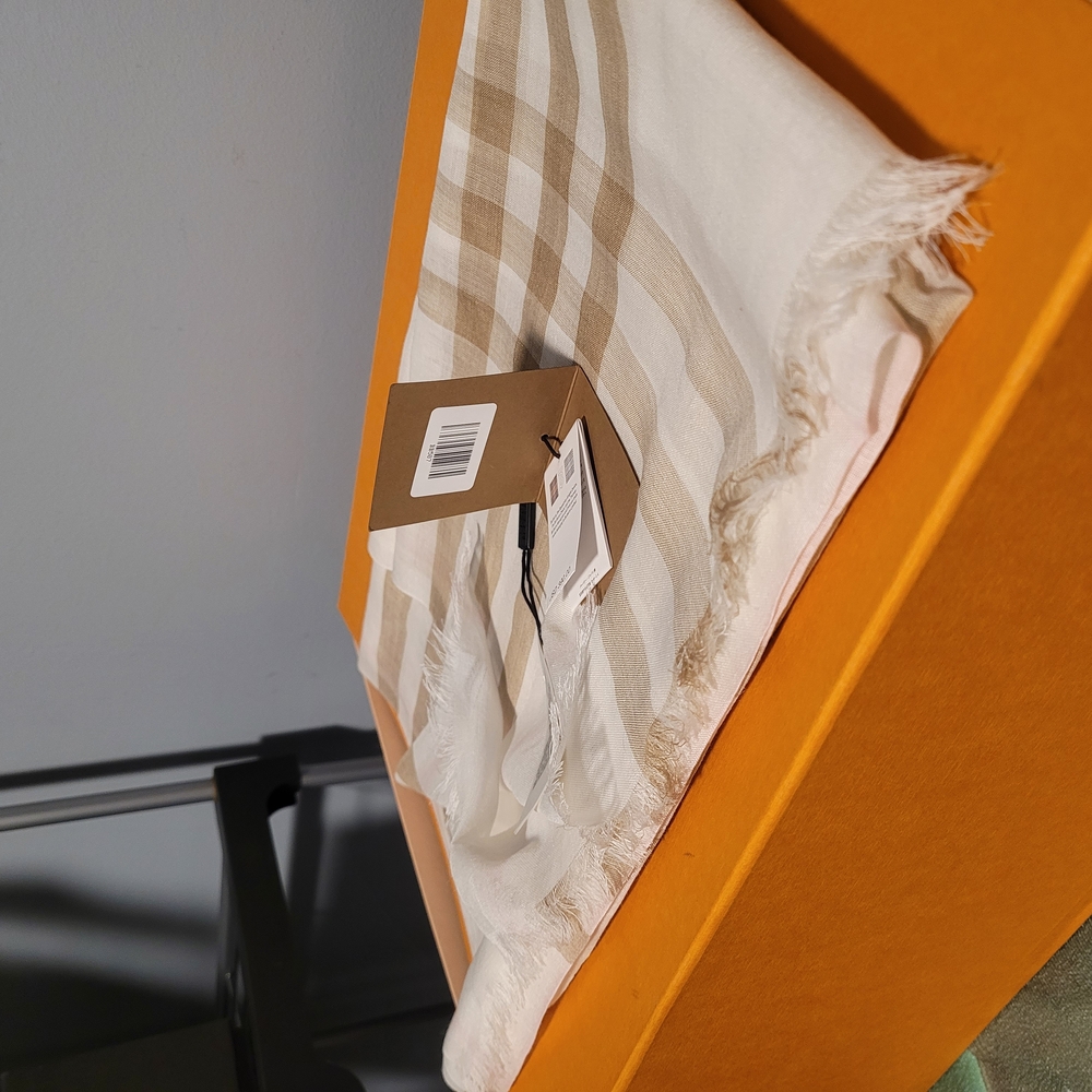 Burberry Scarf in Cream and Tan